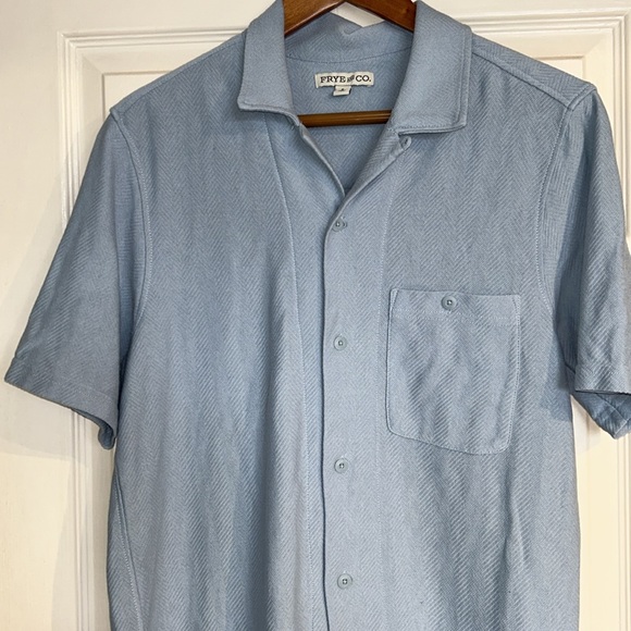 Frye & Co Men’s Herringbone Button Up Shirt - Picture 2 of 7